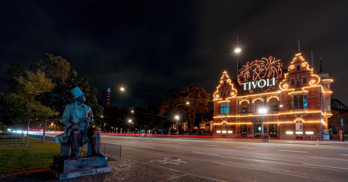 Cos'è Tivoli a Copenaghen e perché è un luogo unico?