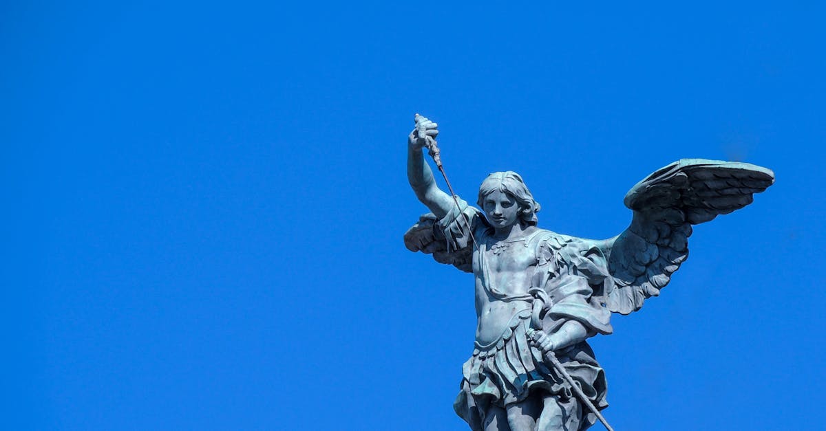 Qual è la storia dell'arcangelo Michele come protettore?