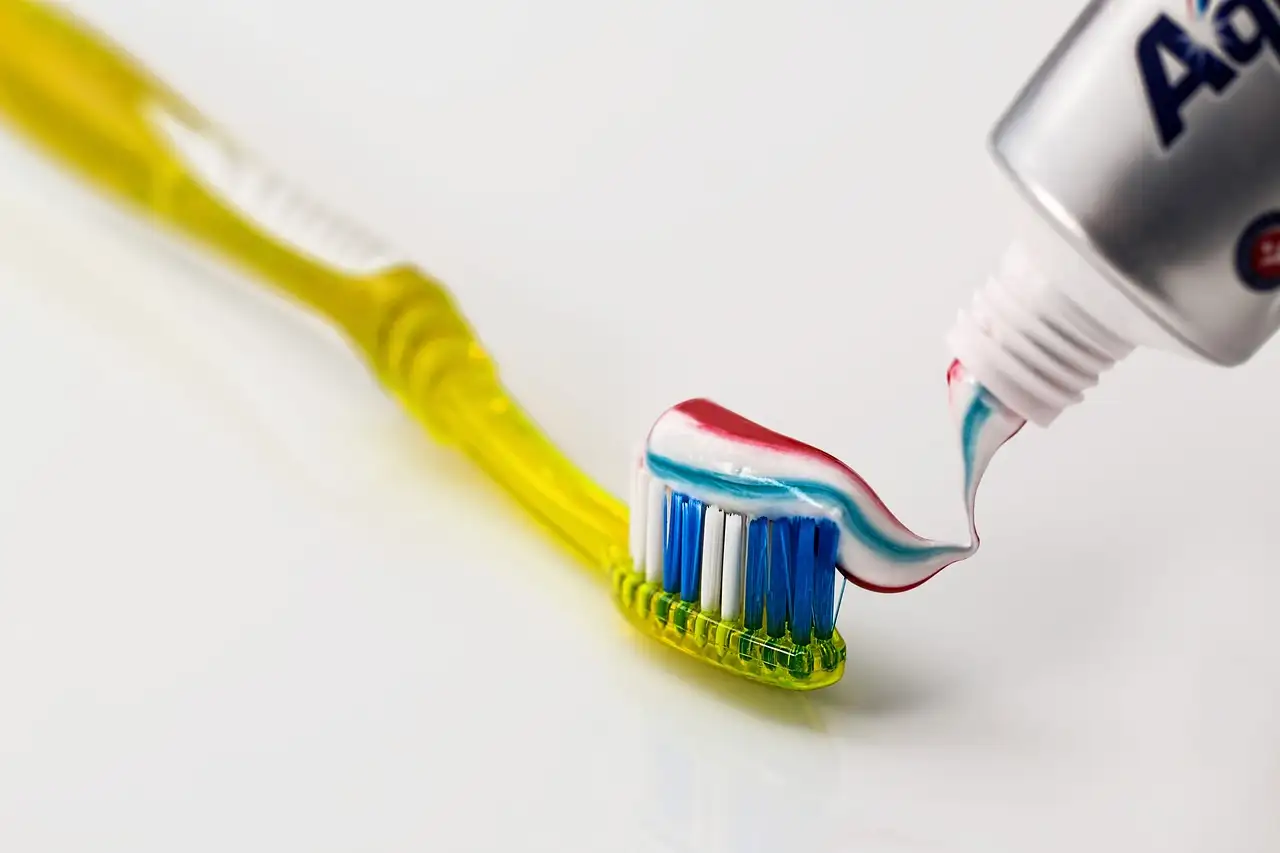 Come brillare i gioielli d'argento con il dentifricio?