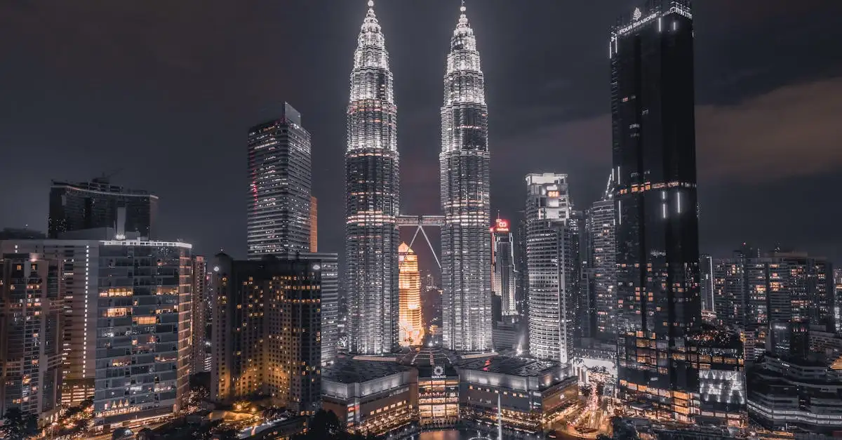 Qual è la città della Malesia famosa per il commercio delle spezie?