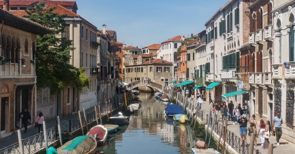 Qual è la città italiana con canali invece delle strade?