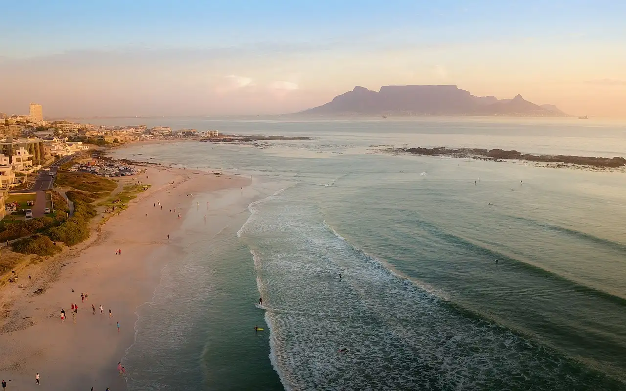 Qual è la città sudafricana famosa per Robben Island?
