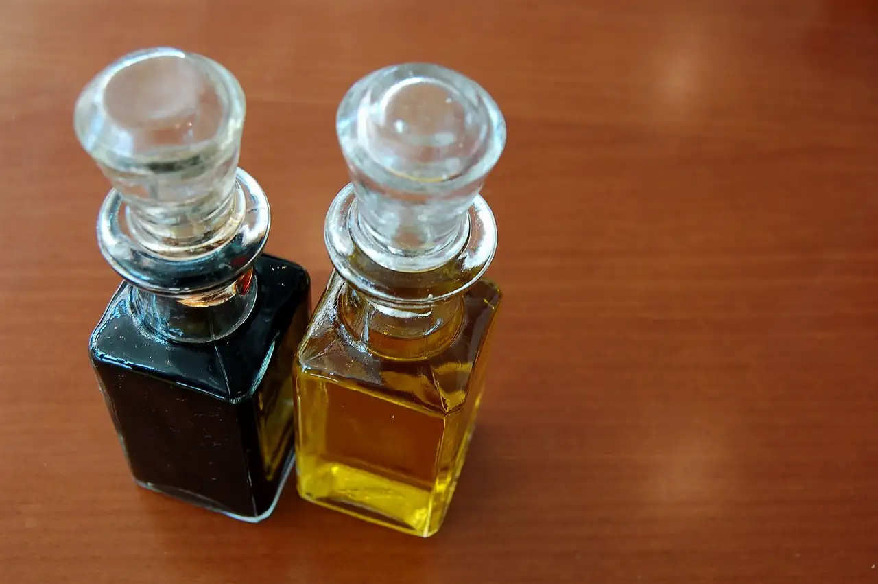 Come rimuovere le macchie di calcare dal vetro con aceto?