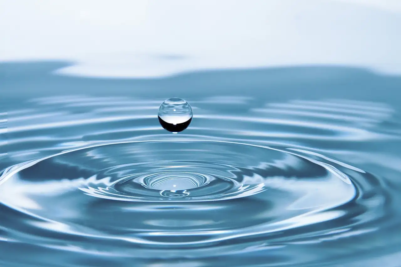 Come rimuovere le macchie di proteine con acqua fredda?