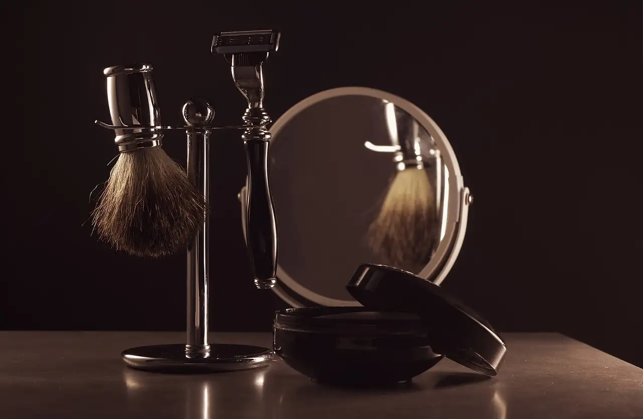 Come rimuovere macchie dai sedili auto con schiuma da barba?