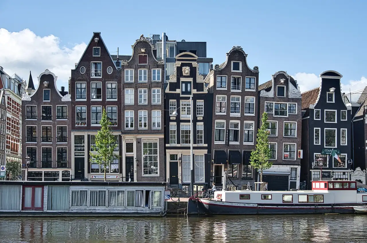 Dove si trova la sede dell'Ajax, club olandese di punta?