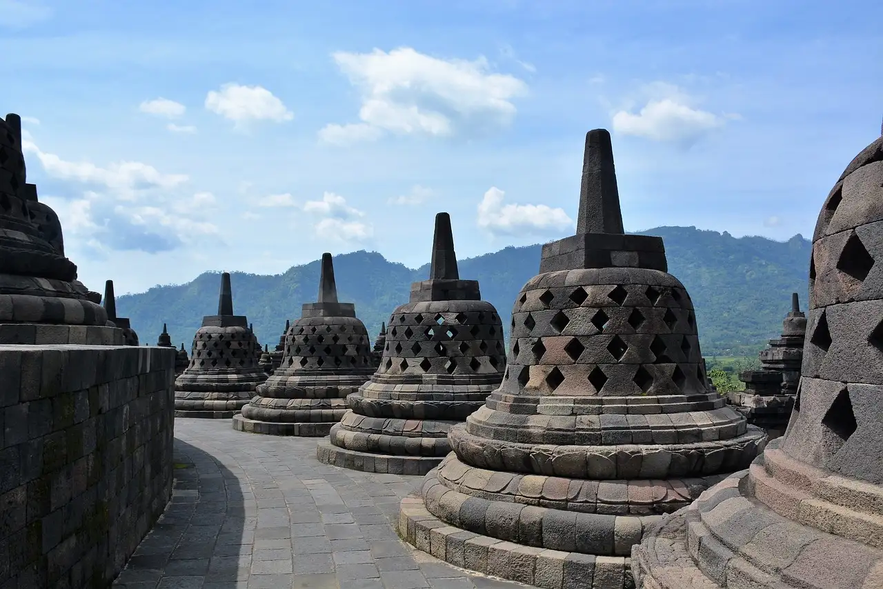 Qual è la città del famoso tempio di Borobudur?