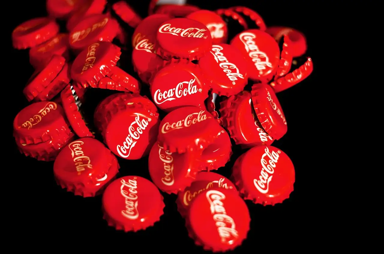 Come rimuovere le macchie di cola dal cemento?