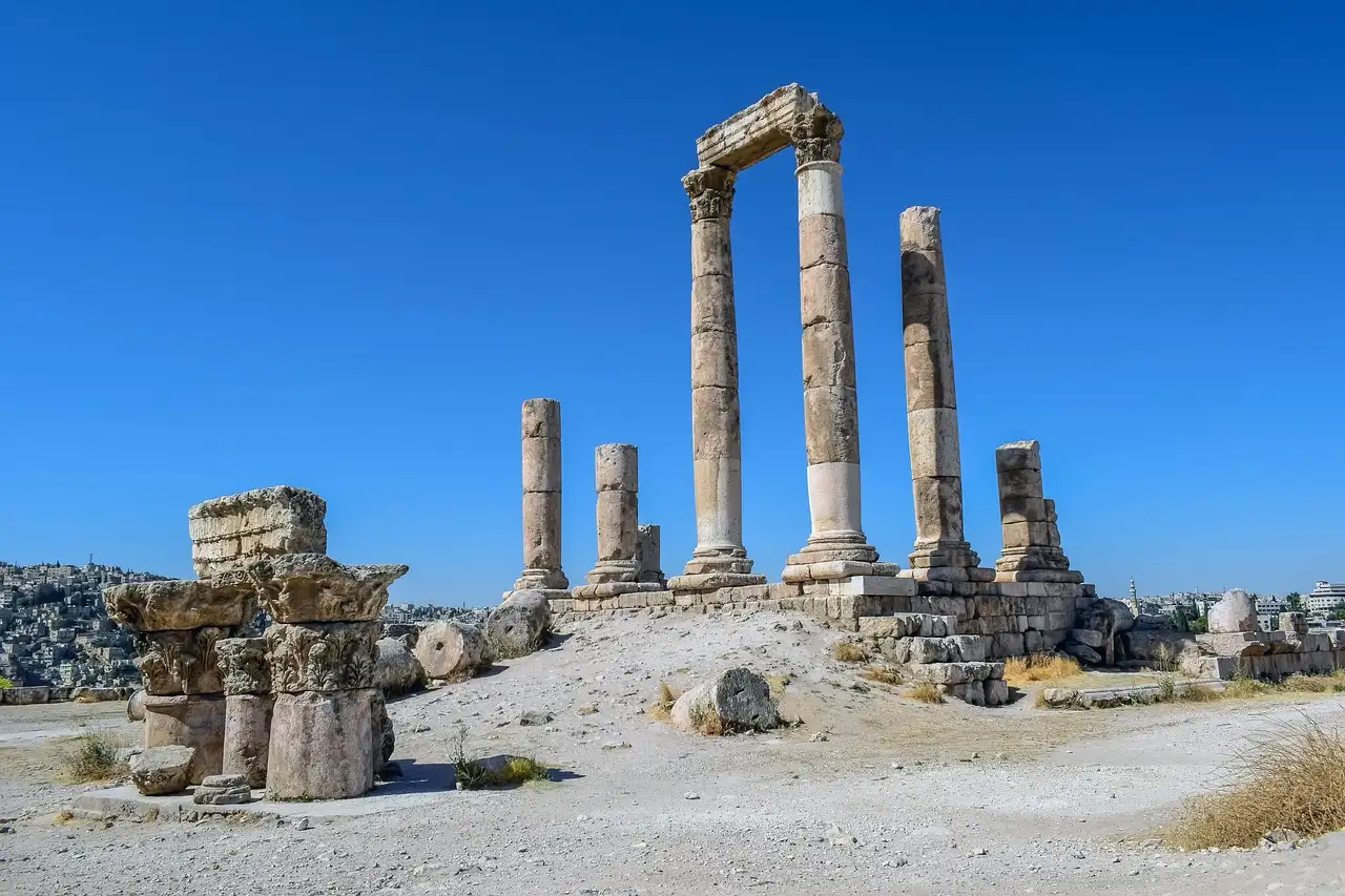 Come si diffuse la cultura romana nel mondo antico?