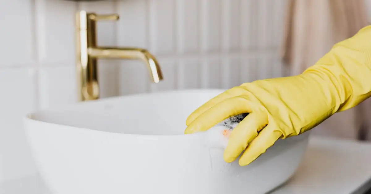 Come allontanare le mosche della frutta con la pulizia?