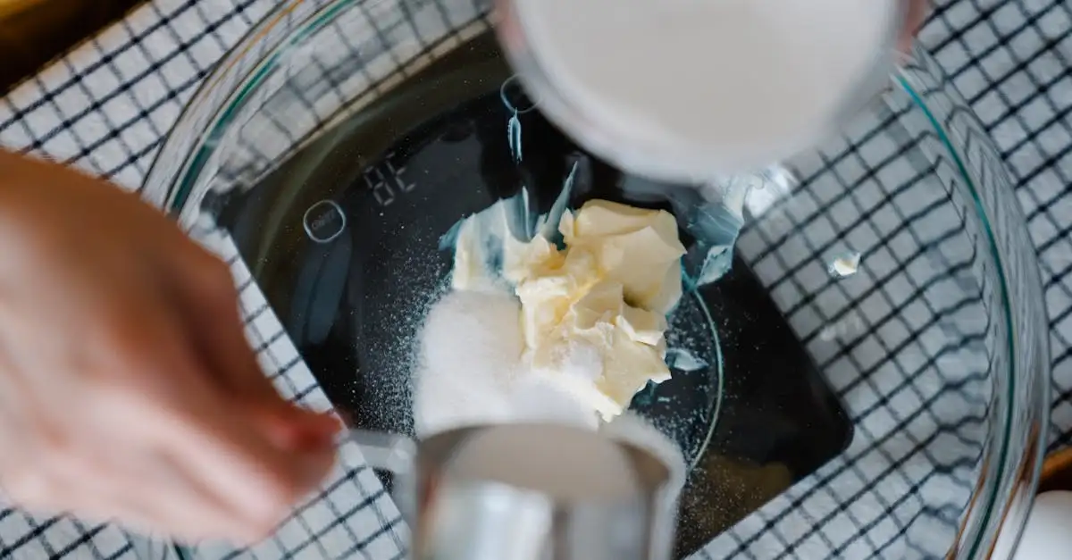 Come mescolare il burro nell'impasto per torta facilmente?