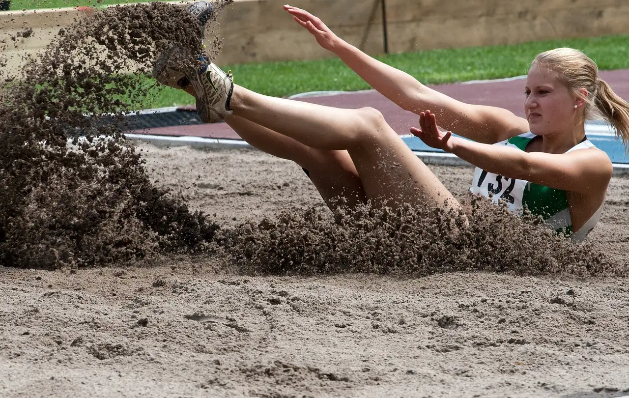 Come si eseguiva il salto in lungo nelle antiche Olimpiadi?