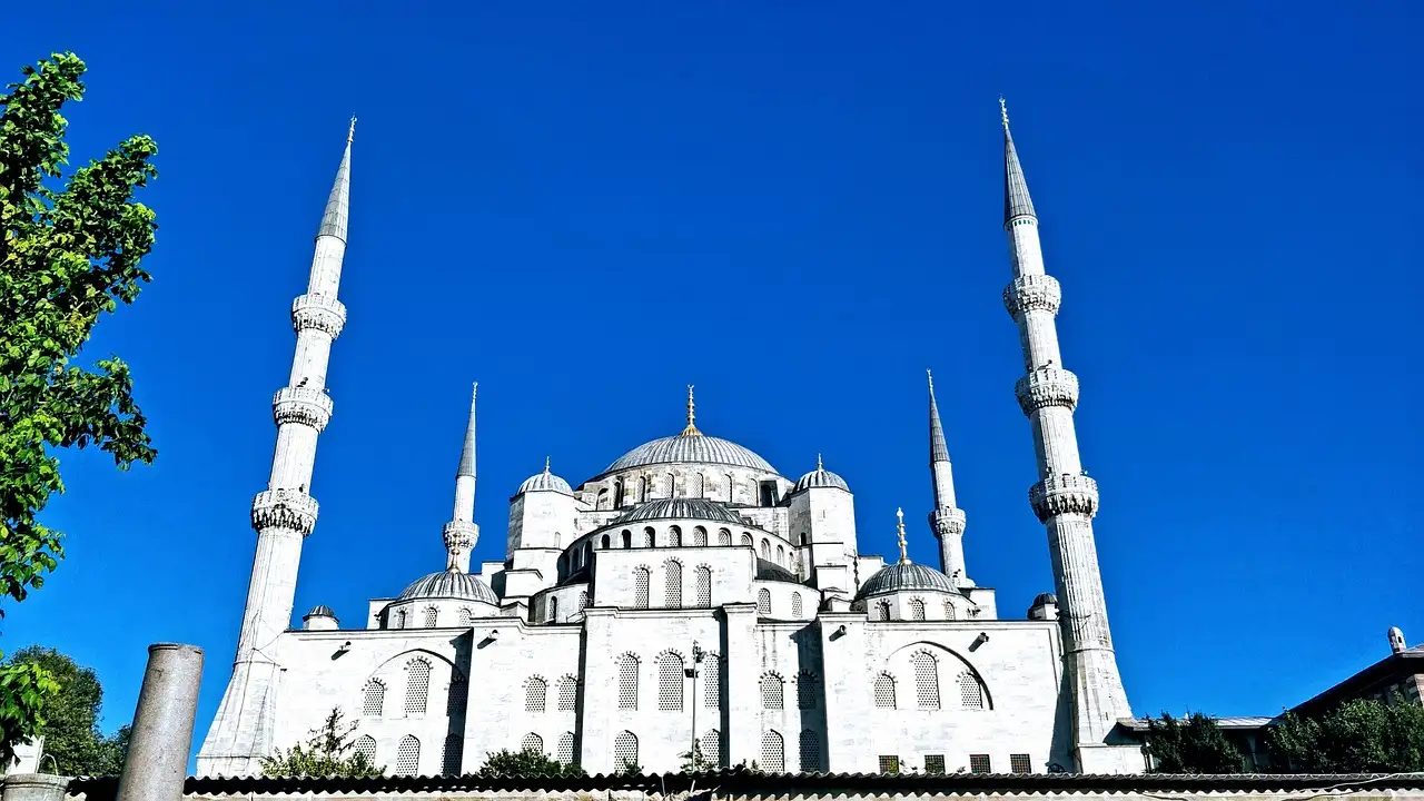 Cos'è la Moschea Blu e perché è un simbolo di Istanbul?