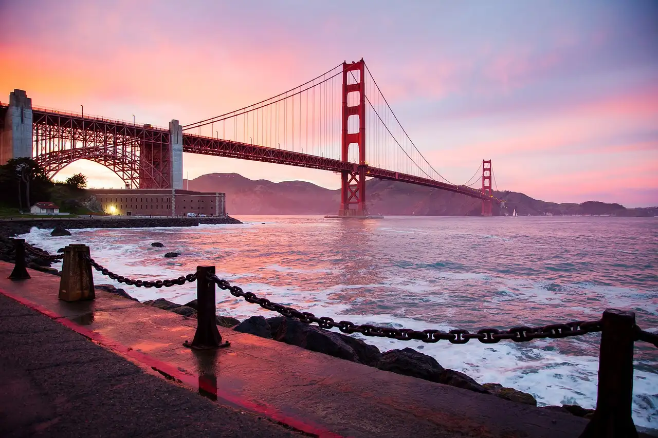 Qual è il nome del celebre ponte di San Francisco?