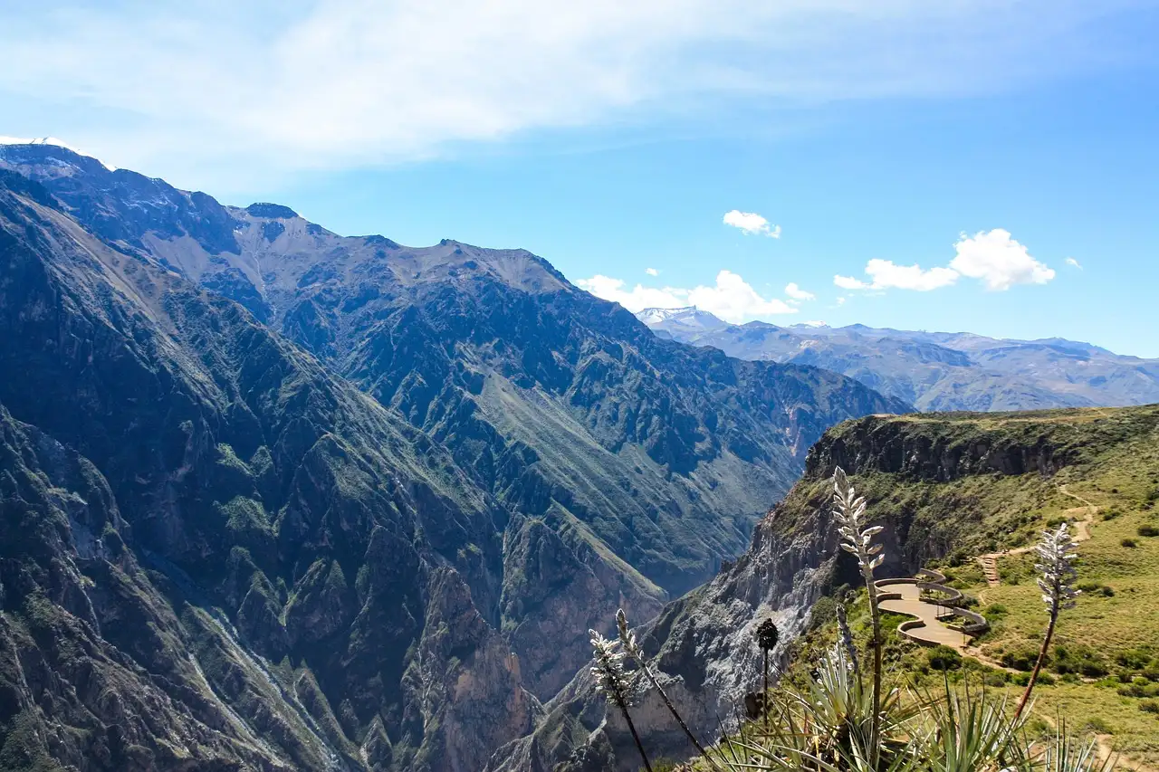Qual è la città del Perù per accedere al Colca Canyon?