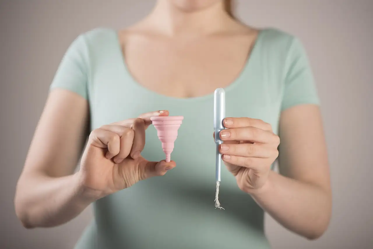 Secrezioni bianche acquose durante il ciclo: è normale?