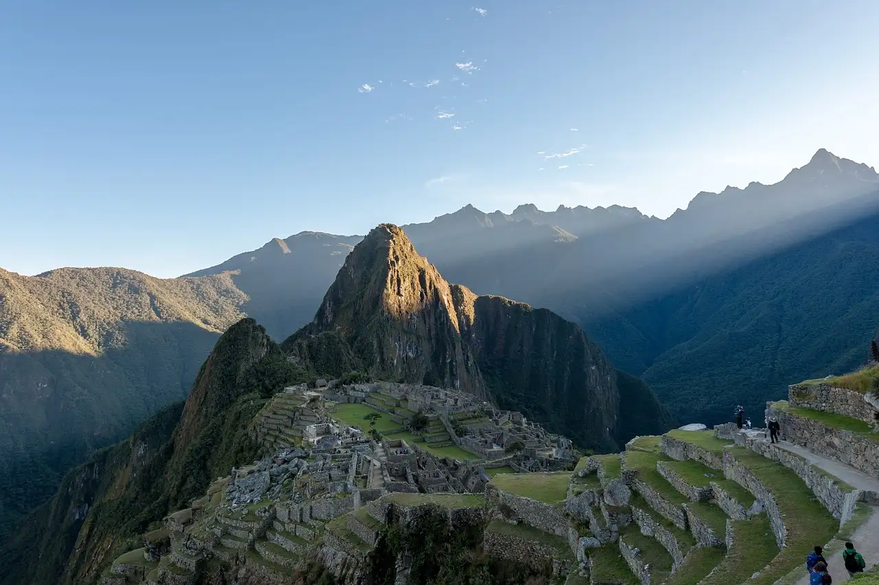 Come gli spagnoli cercarono di distruggere la religione inca?