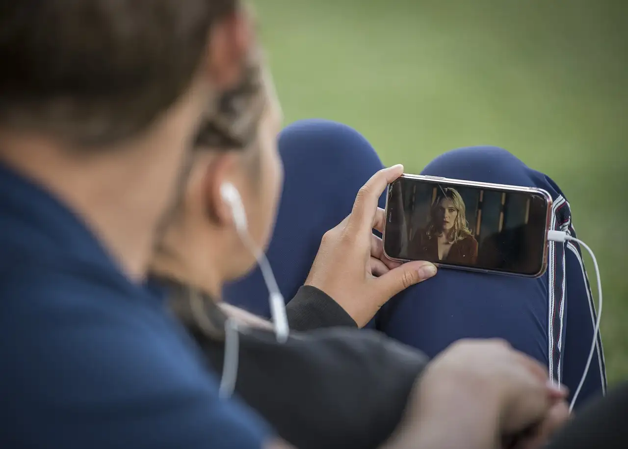 Perché i video brevi di TikTok piacciono così ai giovani?