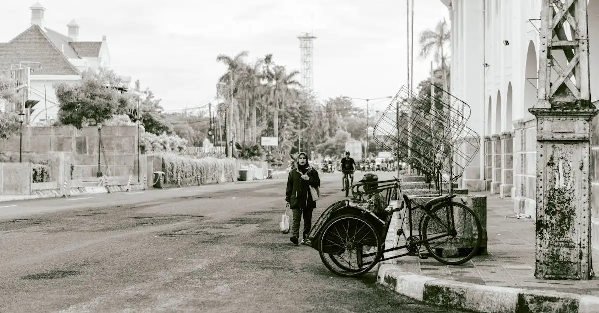 Qual è la città dell'Indonesia famosa per il commercio delle spezie?