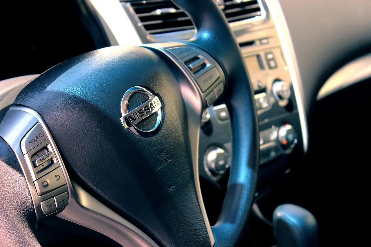 Qual è la storia del marchio Nissan e le sue origini giapponesi?