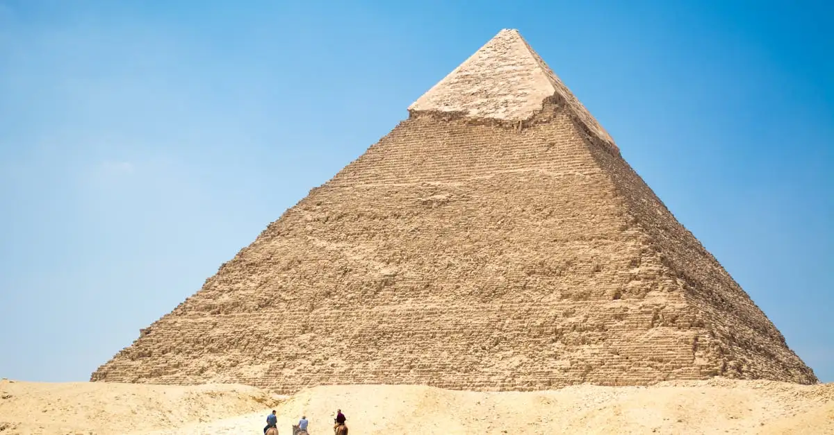 Qual è l'unica meraviglia del mondo tra le piramidi egiziane?