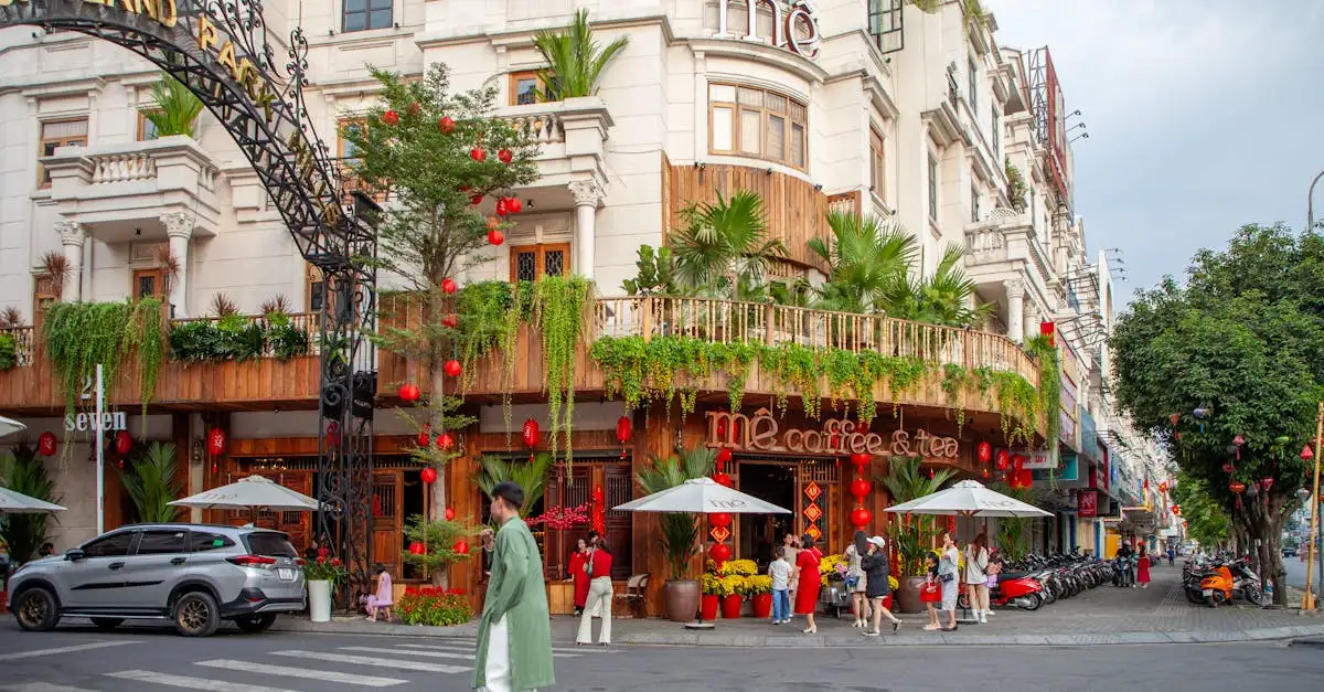 Qual è la città del Vietnam nota per le sue lanterne?