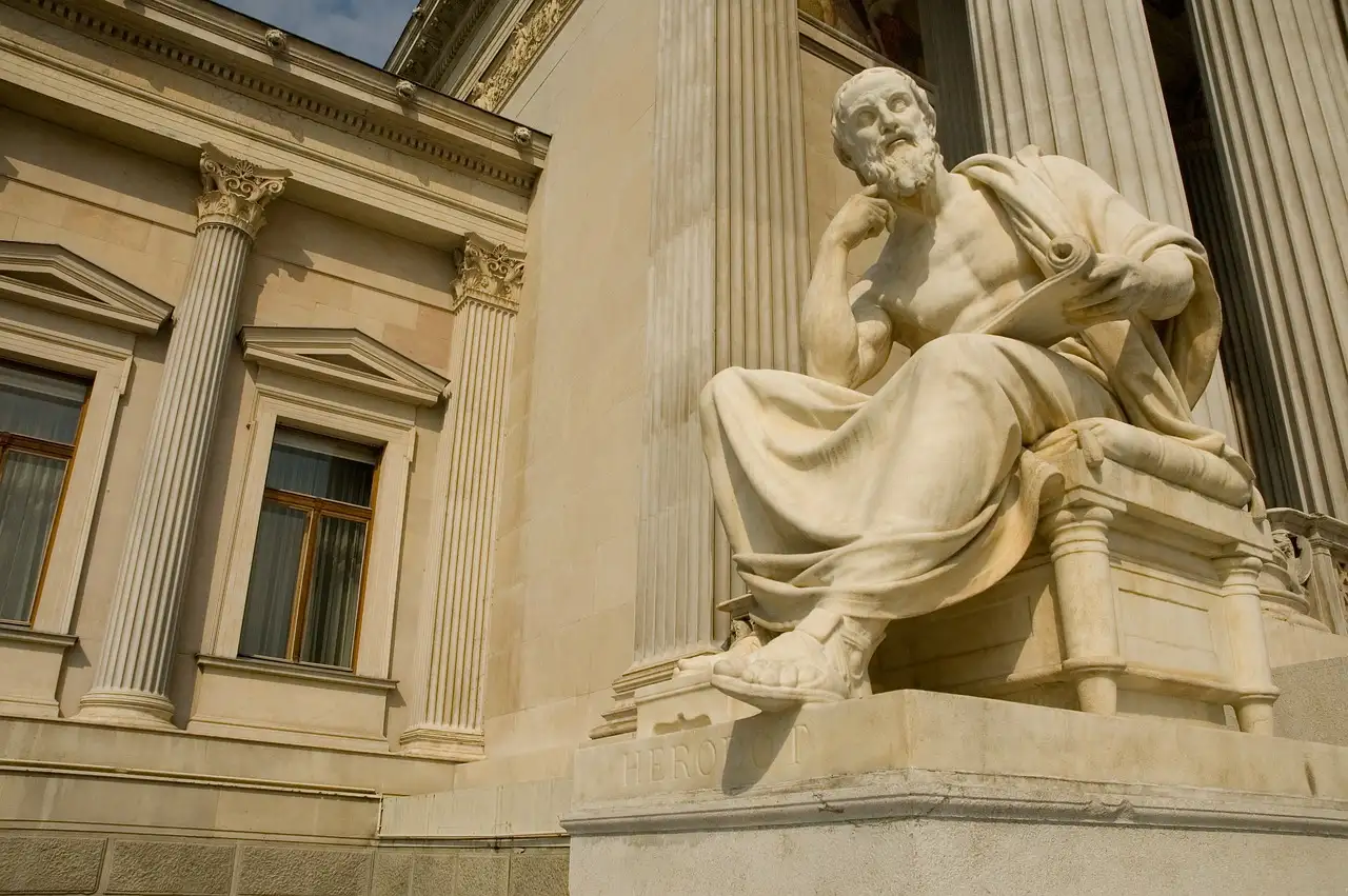 Qual è l'impatto di Socrate, Platone e Aristotele sull'istruzione?