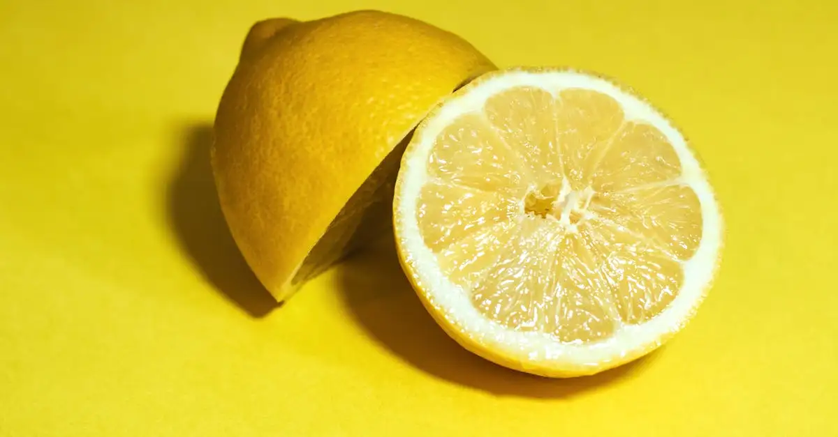 Come rimuovere le macchie di tè con il limone?