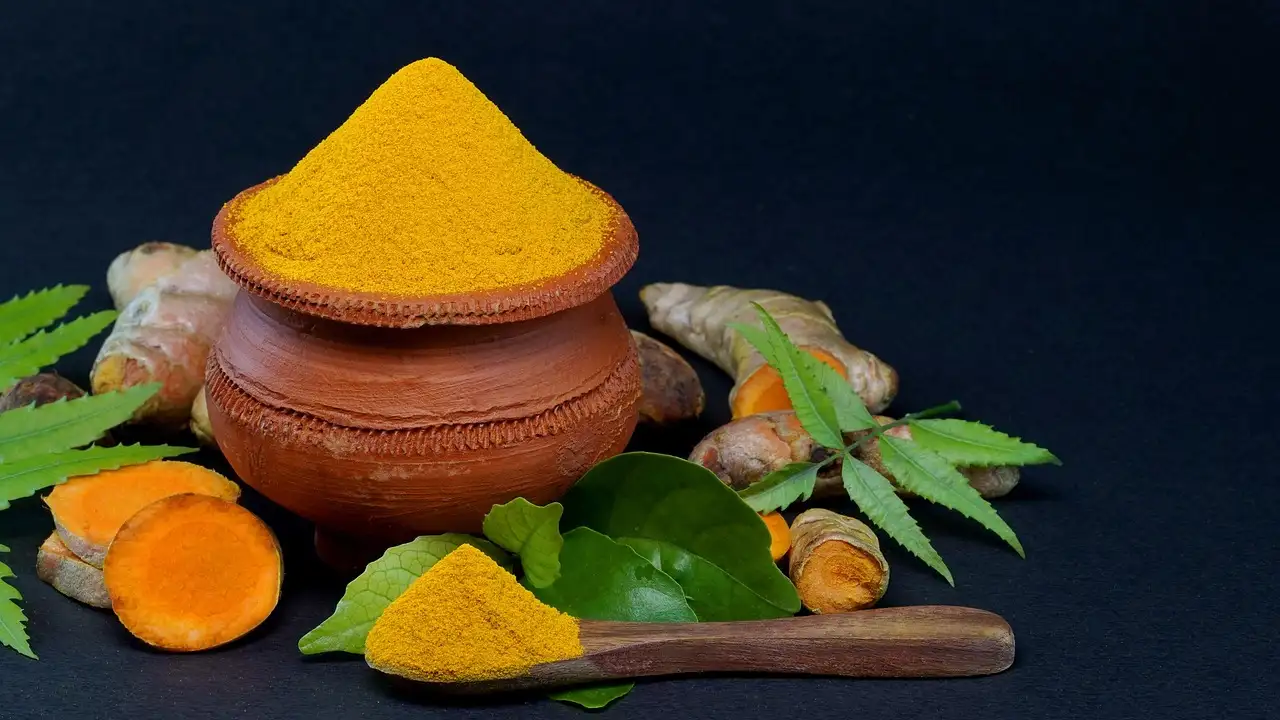 Curcuma: Come può migliorare la salute del fegato?