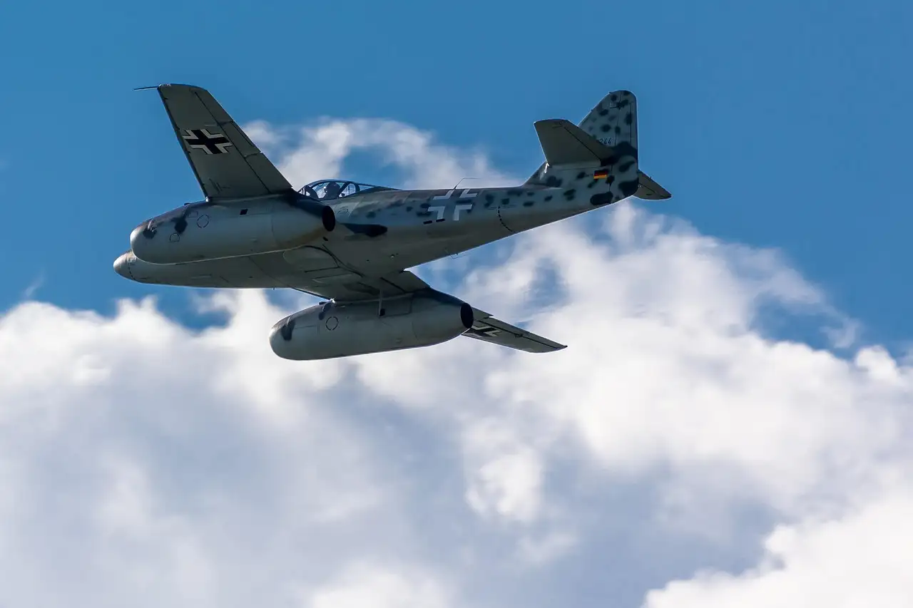 Perché la Messerschmitt Me 262 è unica tra i caccia a reazione?