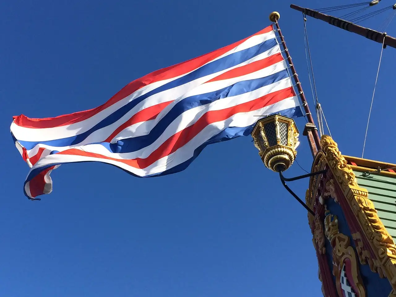 Qual è l'impatto della VOC sulla storia di Ambon?