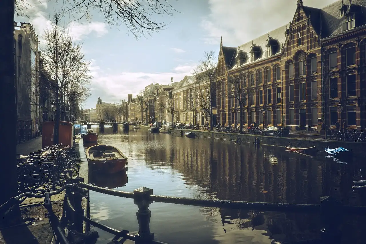 Quanto tempo ci vuole per arrivare a Spalato da Amsterdam?