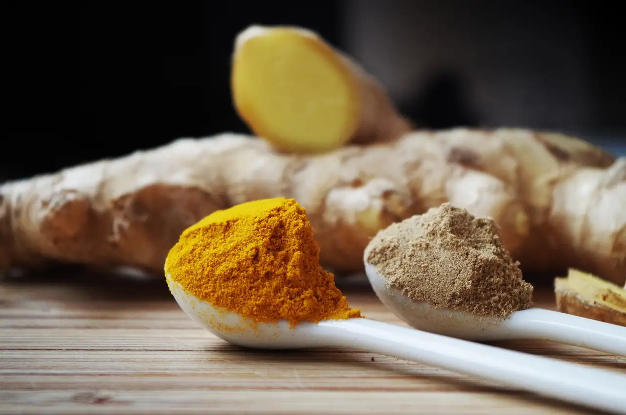 Come può la curcuma ridurre le infiammazioni?