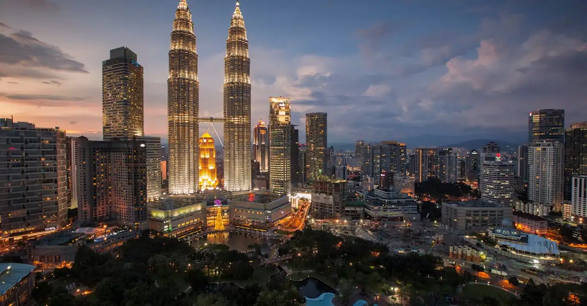 Qual è la città della Malesia famosa per le sue torri?